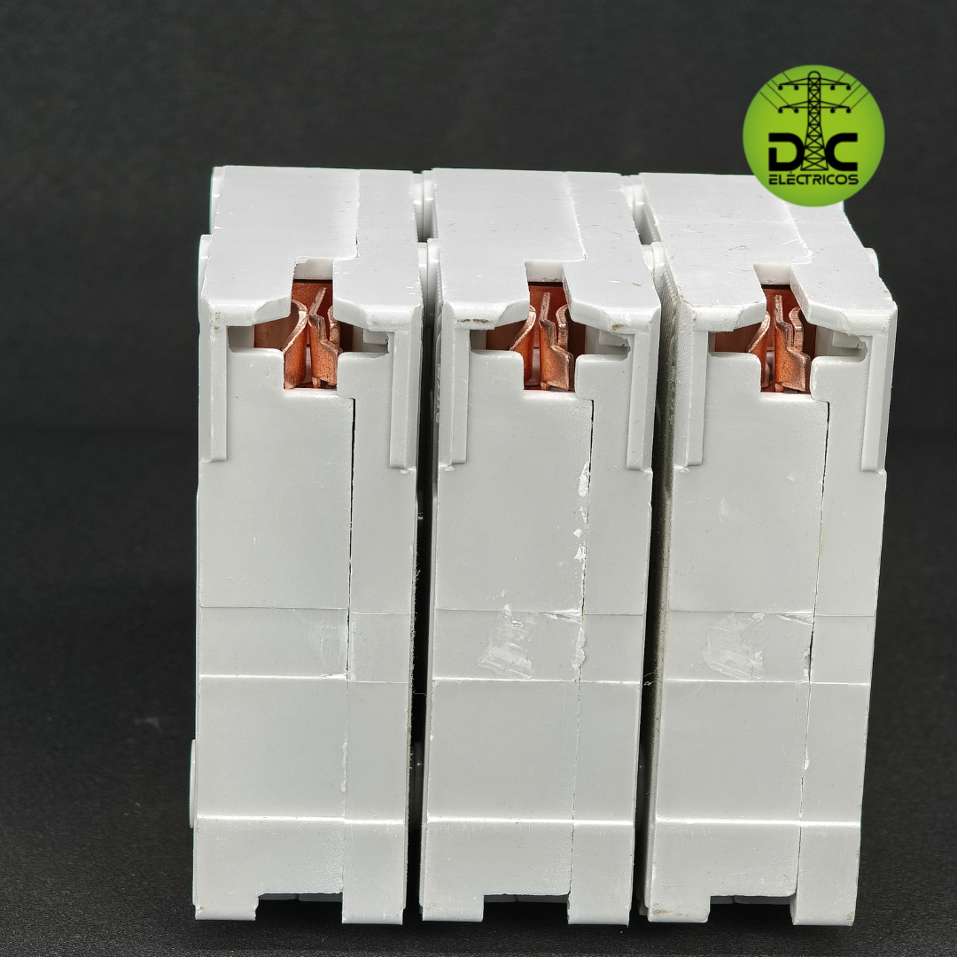 breaker enchufable 3x50 amp